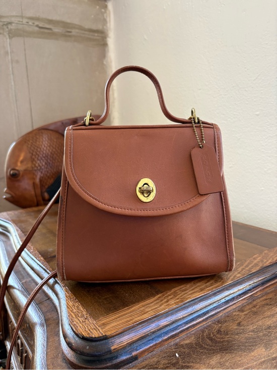 Coach Handbags - Vintage Coach Classic Brown Leather Crossbody Bag